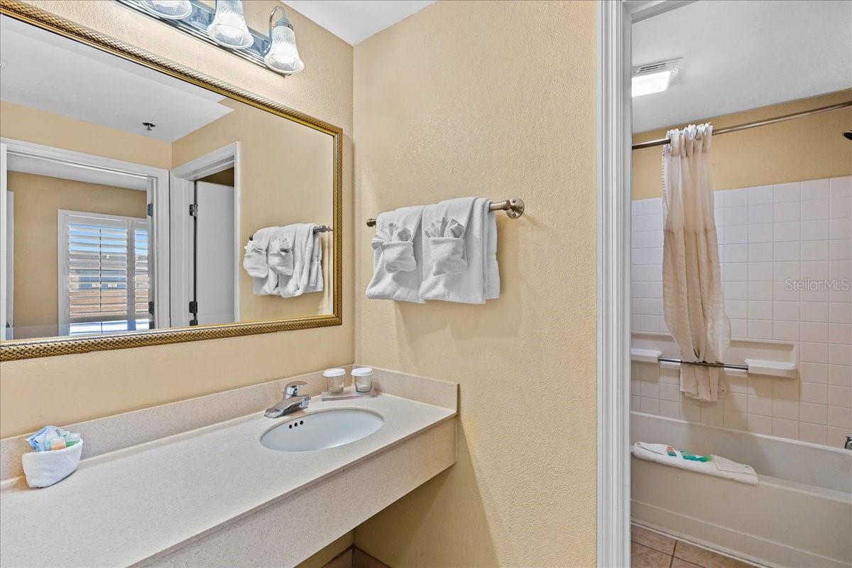 STAYSKY SUITES - Residential