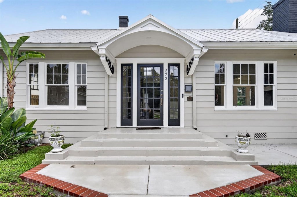 Photo of 323 E Amelia Street, Orlando, FL 32801 (MLS # O6440936)