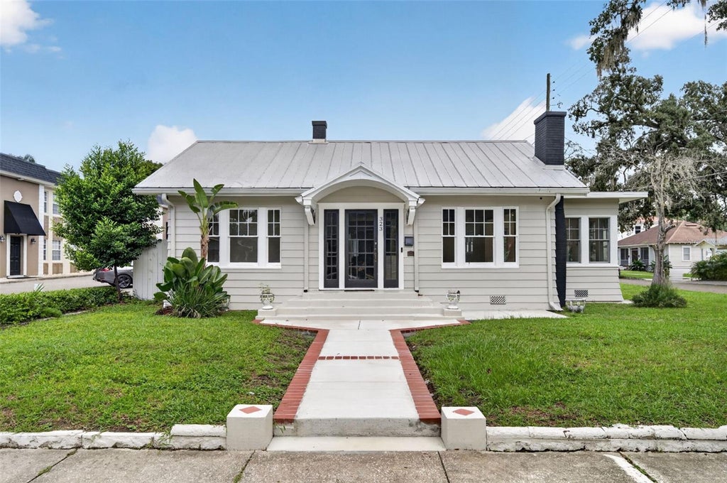 Photo of 323 E Amelia Street, Orlando, FL 32801 (MLS # O6440936)