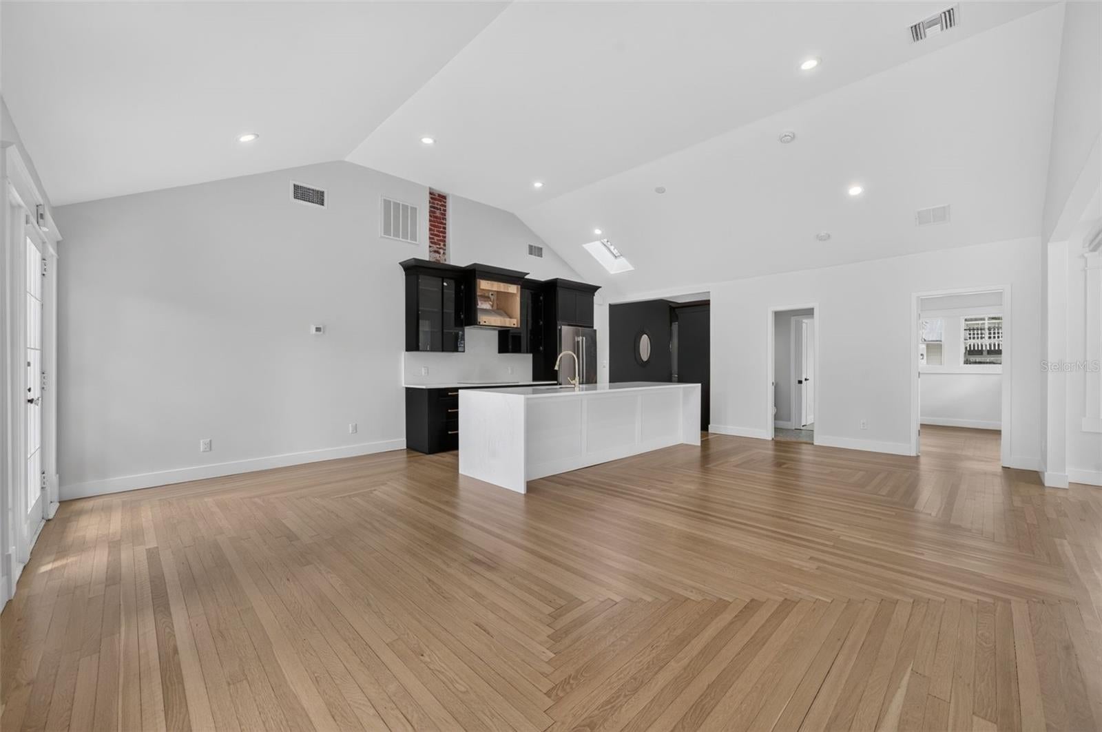 323 E AMELIA STREET