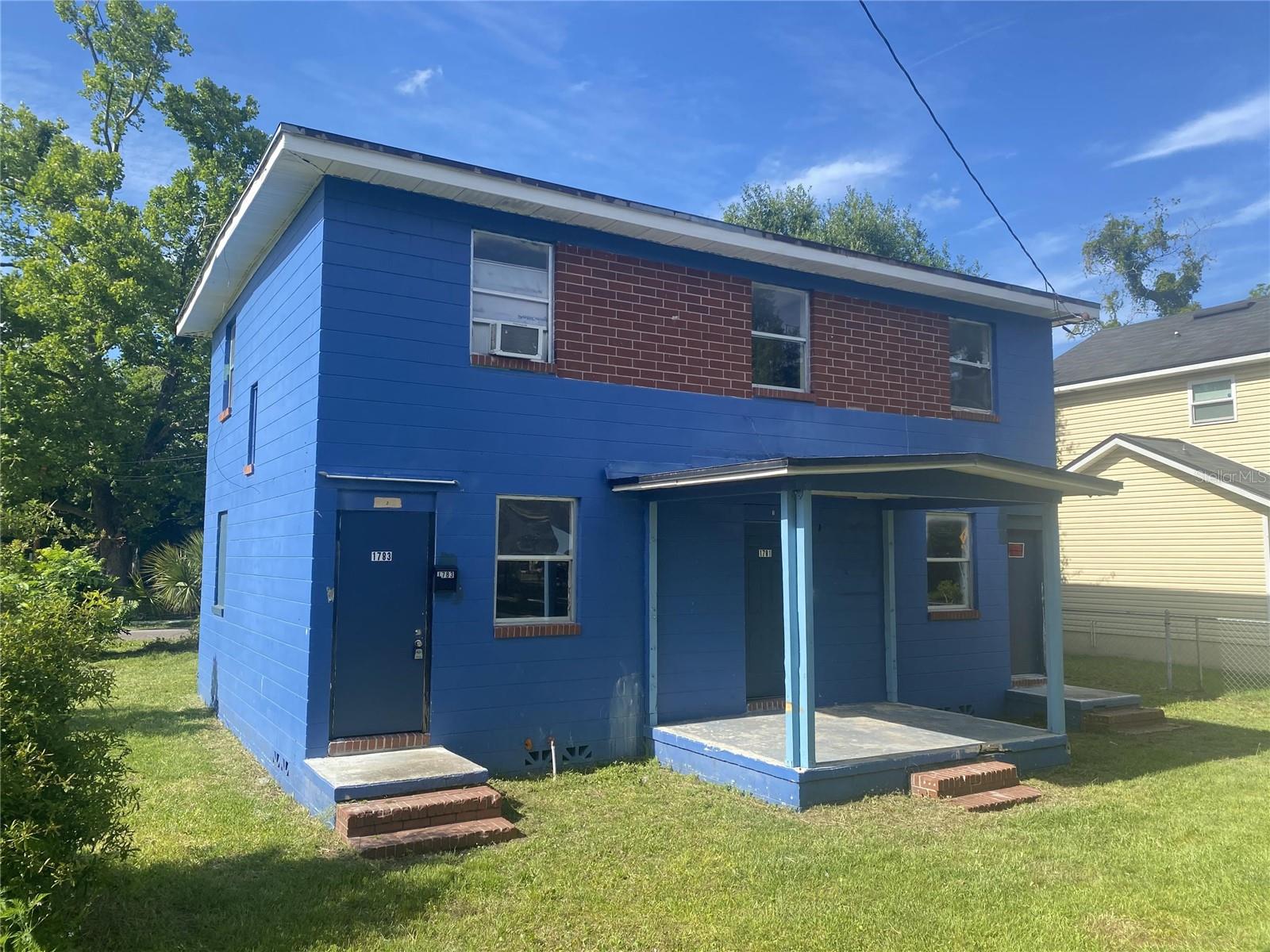 Main image without alt text