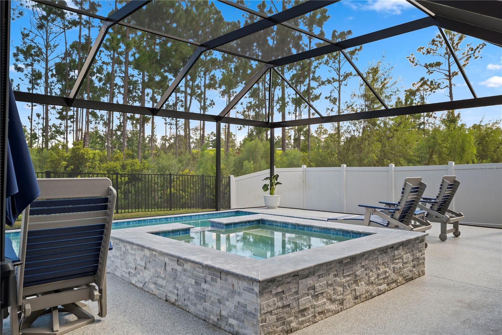 2453 GLADE LANE