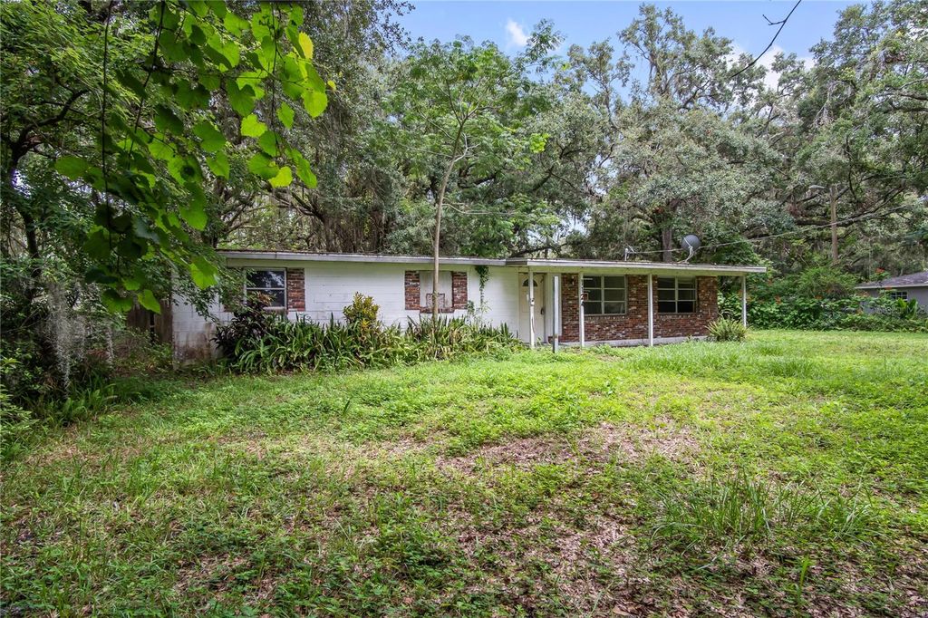 Photo of 1124 S Wiggins Road, Plant City, FL 33566 (MLS # O6347525)