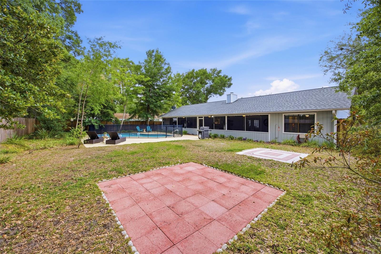 CRESTWOOD EAST - Residential