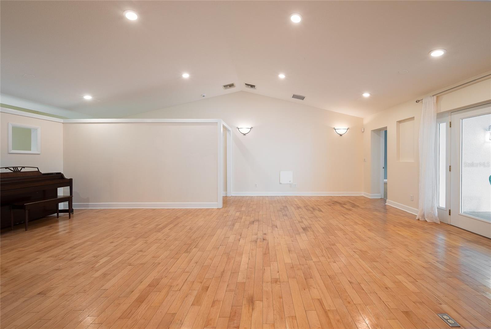 UNIVERSITY HEIGHTS - Residential
