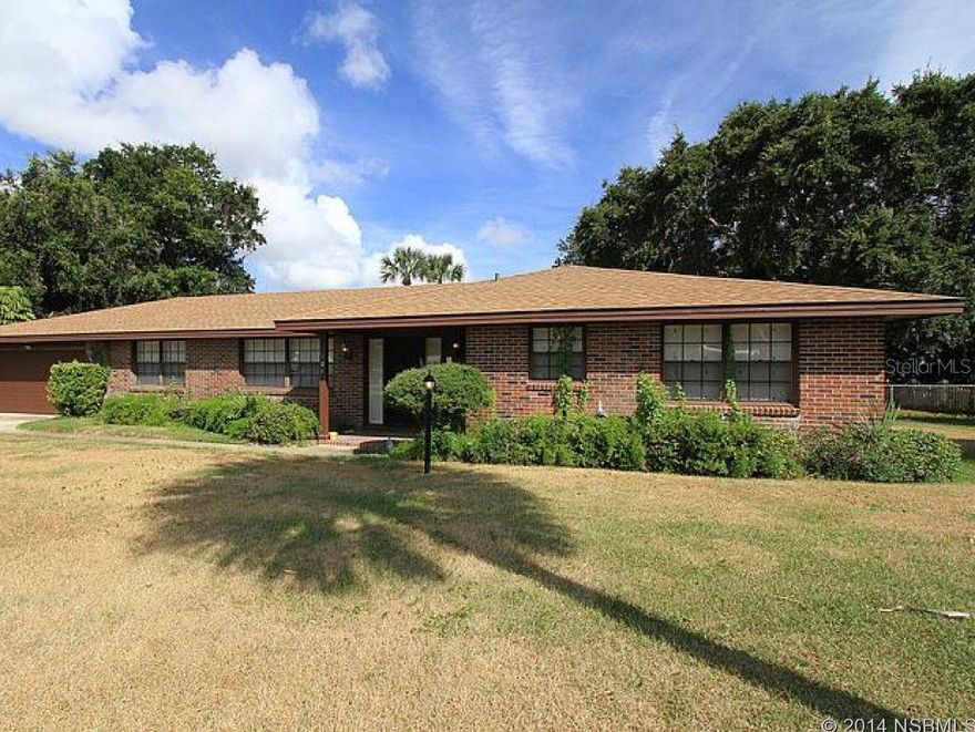 INCREDIBLE LOCATION BETWEEN RIVERSIDE DRIVE AND THE INTRACOASTAL. HOMES ON THESE STREETS RARELY PRESENT THEMSELVES AVAILABLE. LARGE HOME WITH BIG BACKYARD WITH PEEKS OF THE INTRACOASTAL. SPACIOUS OPEN LIVING ROOM / DINING ROOM WITH VAULTED CEILINGS. ONE OWNER HOME, WILL NOT LAST LONG. ;Water: City