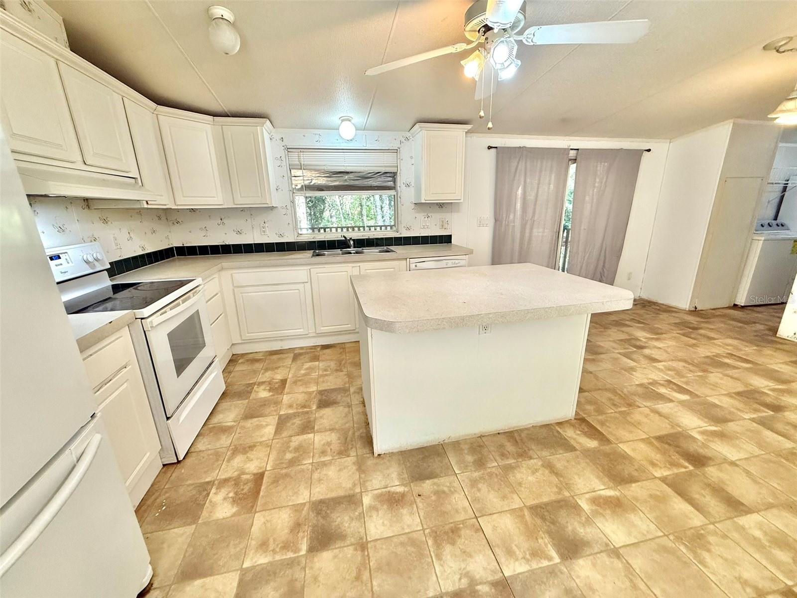 LAKE TROPICANA RANCHETTES - Residential