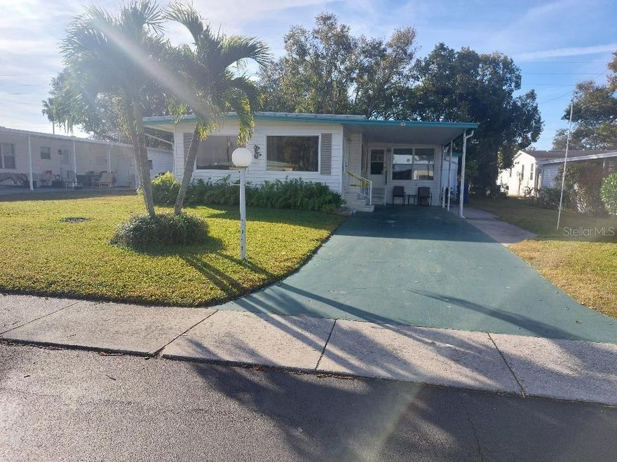 Beautiful 2br-2ba in Lake Tarpon Village...2023 air and heat...ready to move in....active 55+community...low maint fee 110 monthly...clubhouse w/heated pool...rec area...access to beautiful Lake Tarpon...must see....