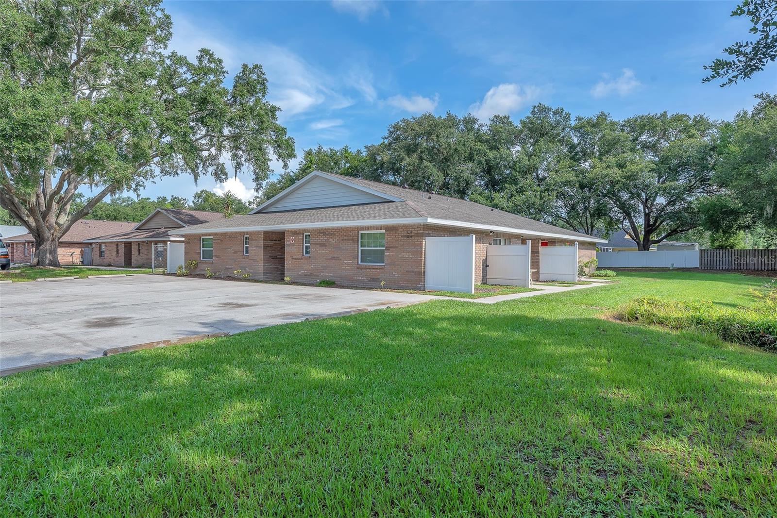 3209 BLOOMINGDALE VILLAS COURT