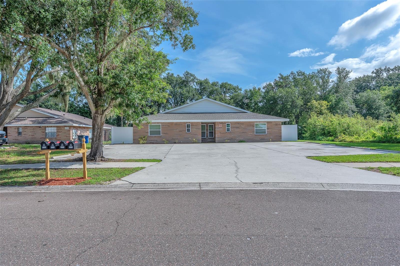 3209 BLOOMINGDALE VILLAS COURT