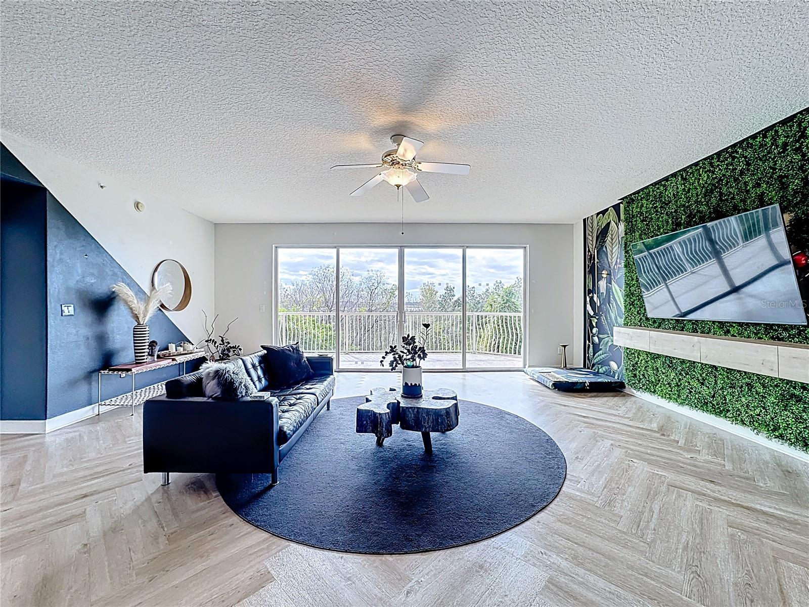 PROMENADE PH 01 - Residential