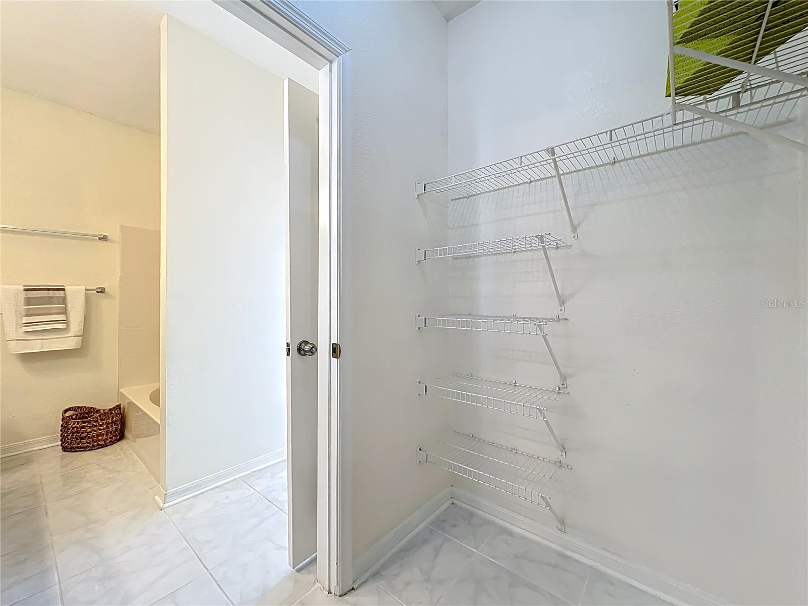 CRESCENT PLACE AT LAKE LOTUS CONDO - Residential