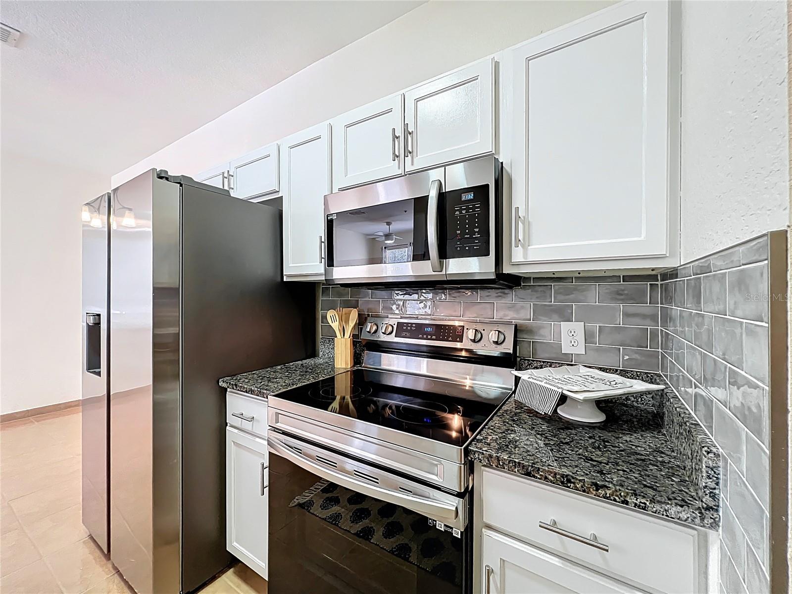 CRESCENT PLACE AT LAKE LOTUS CONDO - Residential