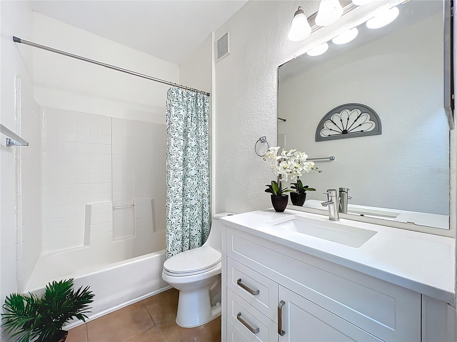 CRESCENT PLACE AT LAKE LOTUS CONDO - Residential