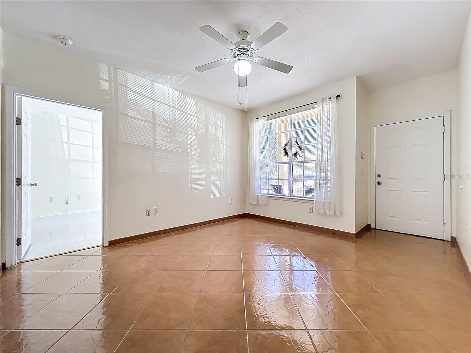 CRESCENT PLACE AT LAKE LOTUS CONDO - Residential