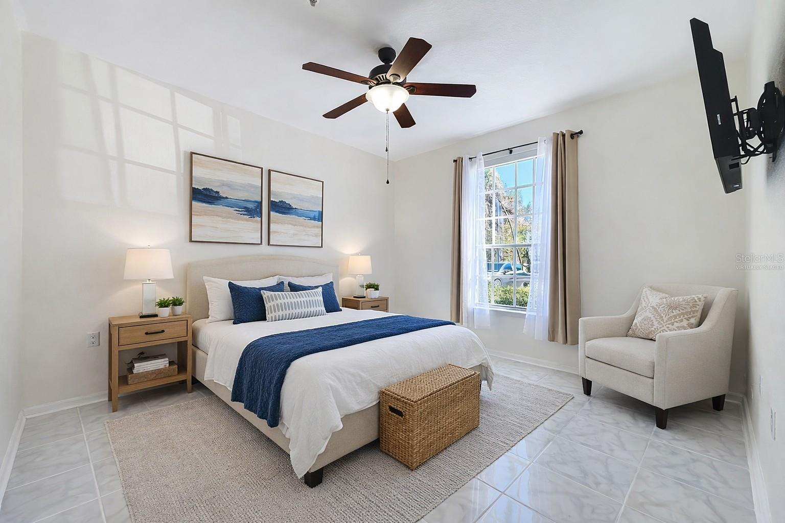 CRESCENT PLACE AT LAKE LOTUS CONDO - Residential