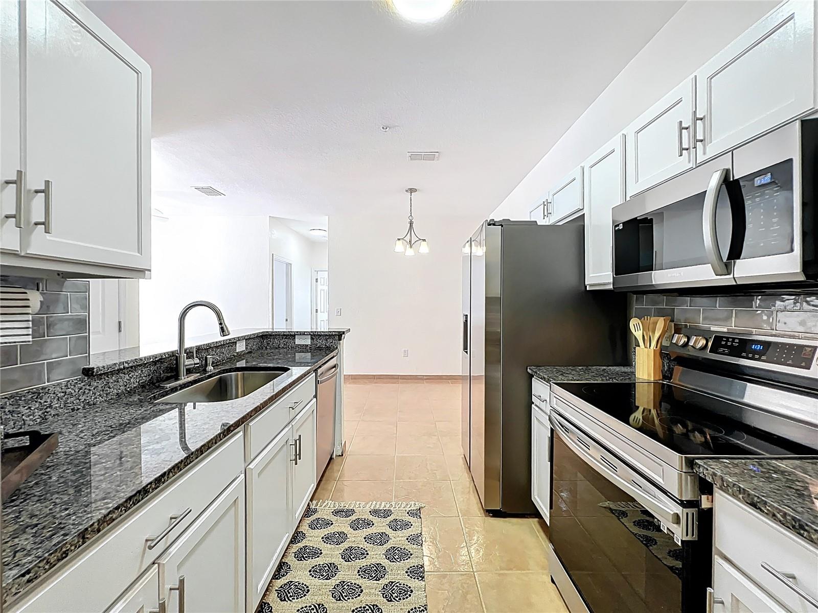 CRESCENT PLACE AT LAKE LOTUS CONDO - Residential