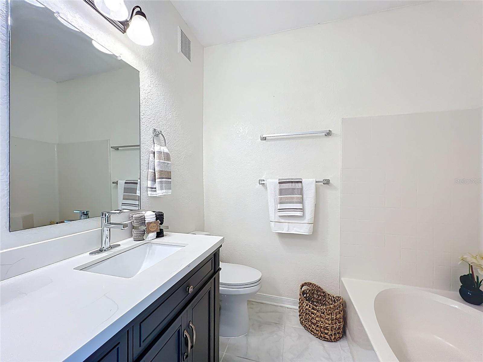 CRESCENT PLACE AT LAKE LOTUS CONDO - Residential