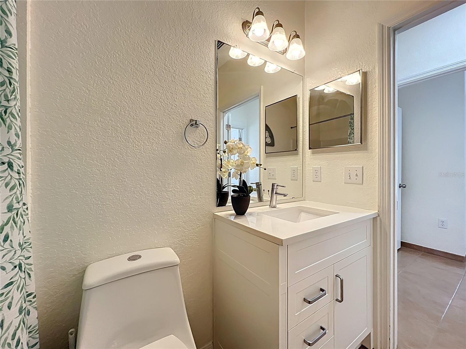 CRESCENT PLACE AT LAKE LOTUS CONDO - Residential