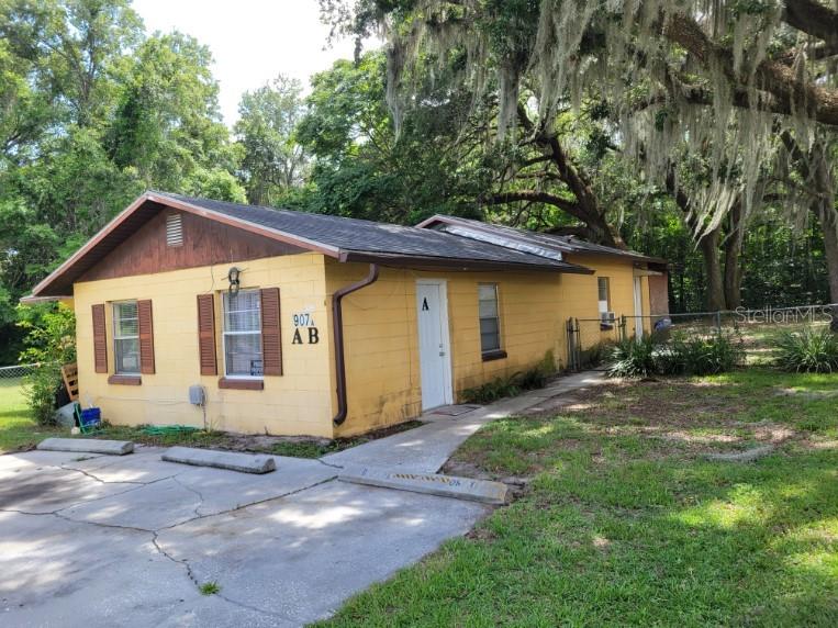 1BR/1B 1/2 Duplex, Lawncare Included