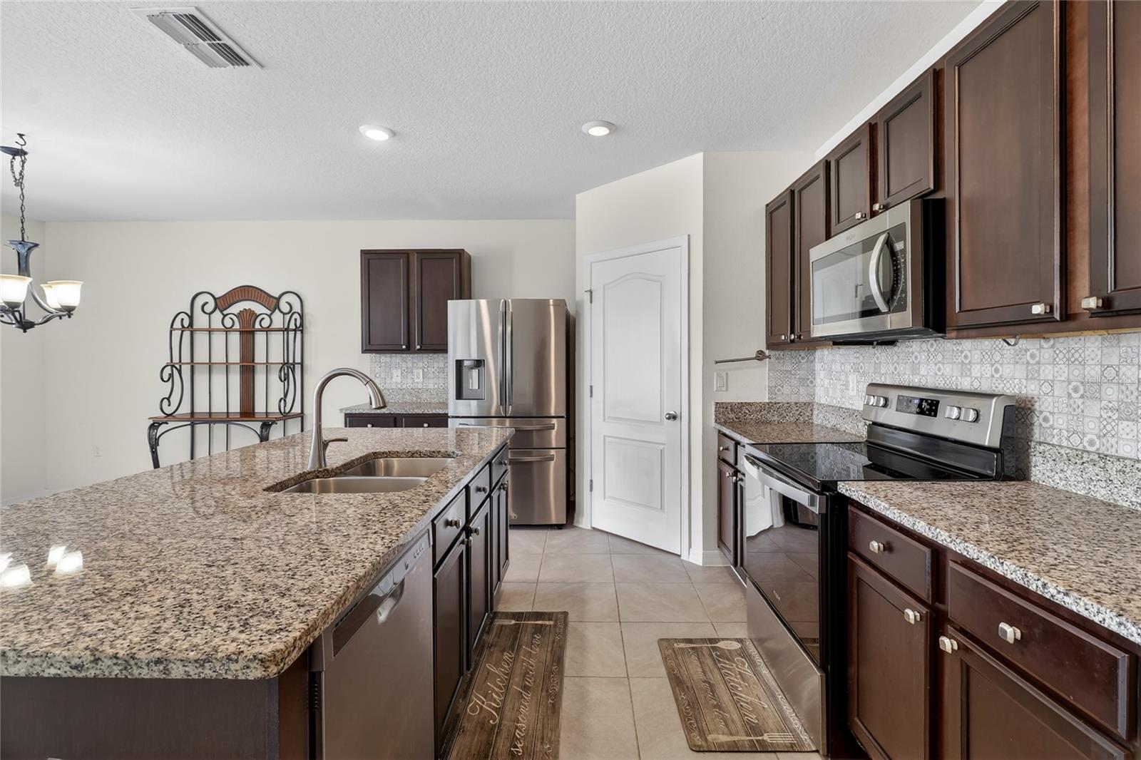 LAKES/LAUREL HLNDS PH 2B - Residential