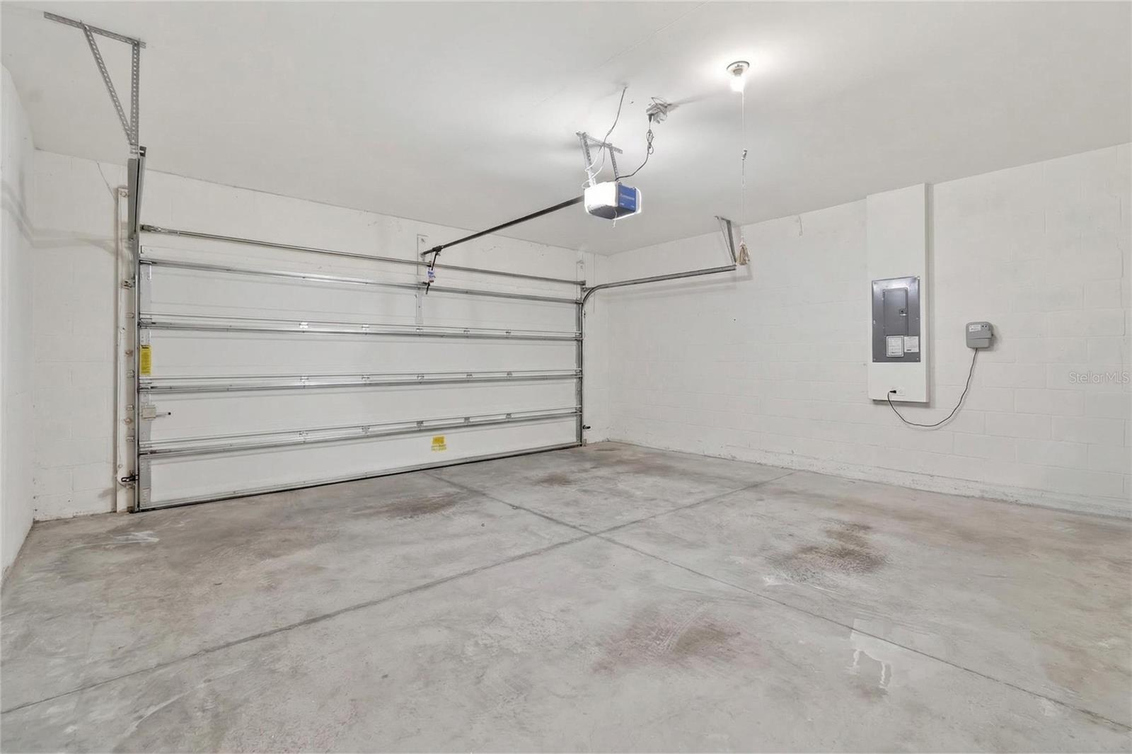 LAKES/LAUREL HLNDS PH 2B - Residential