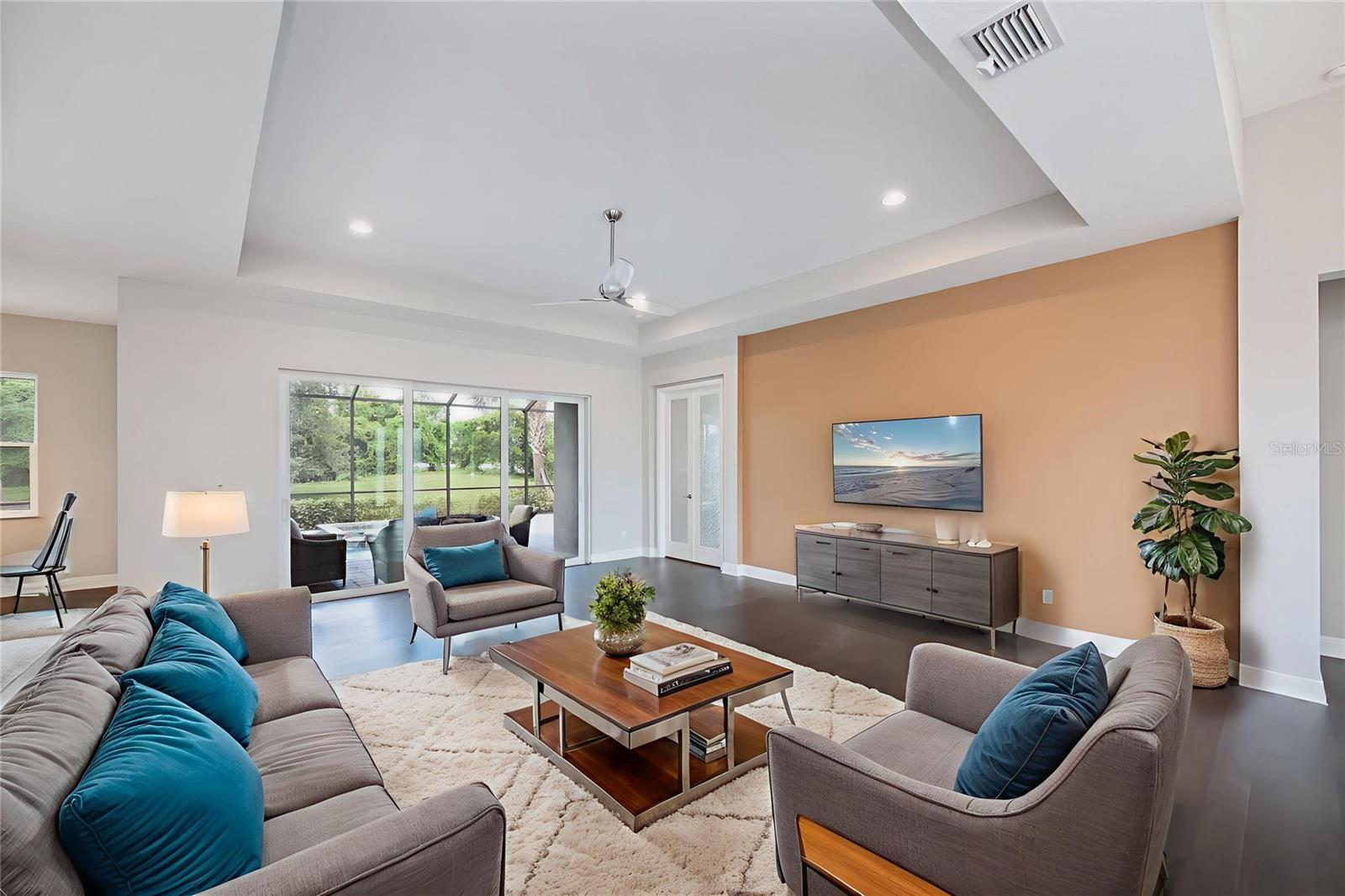 6137 LUNGO LAGO DRIVE