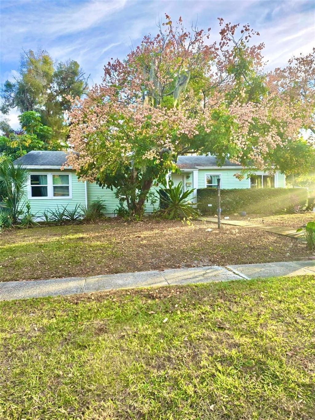 Photo of 1403 Fern Place, Lakeland, FL 33801 (MLS # TB8451317)