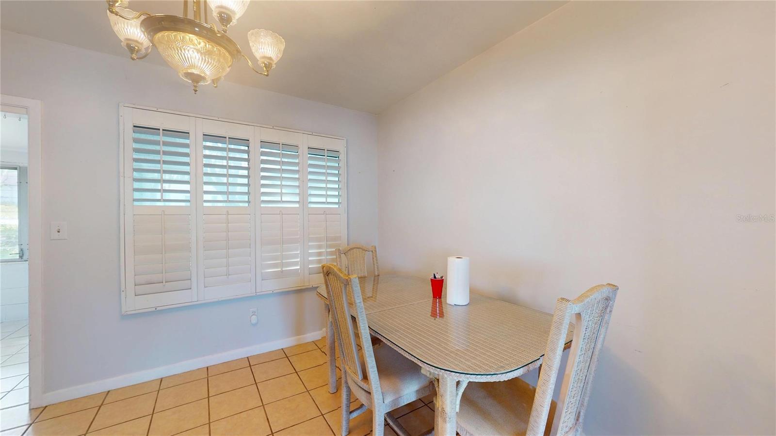 121 N SEMINOLE AVENUE