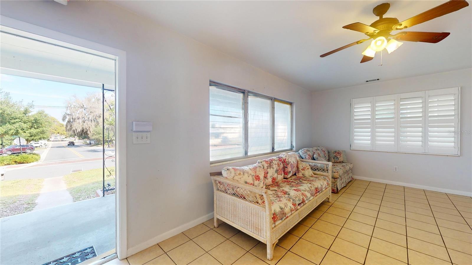 121 N SEMINOLE AVENUE