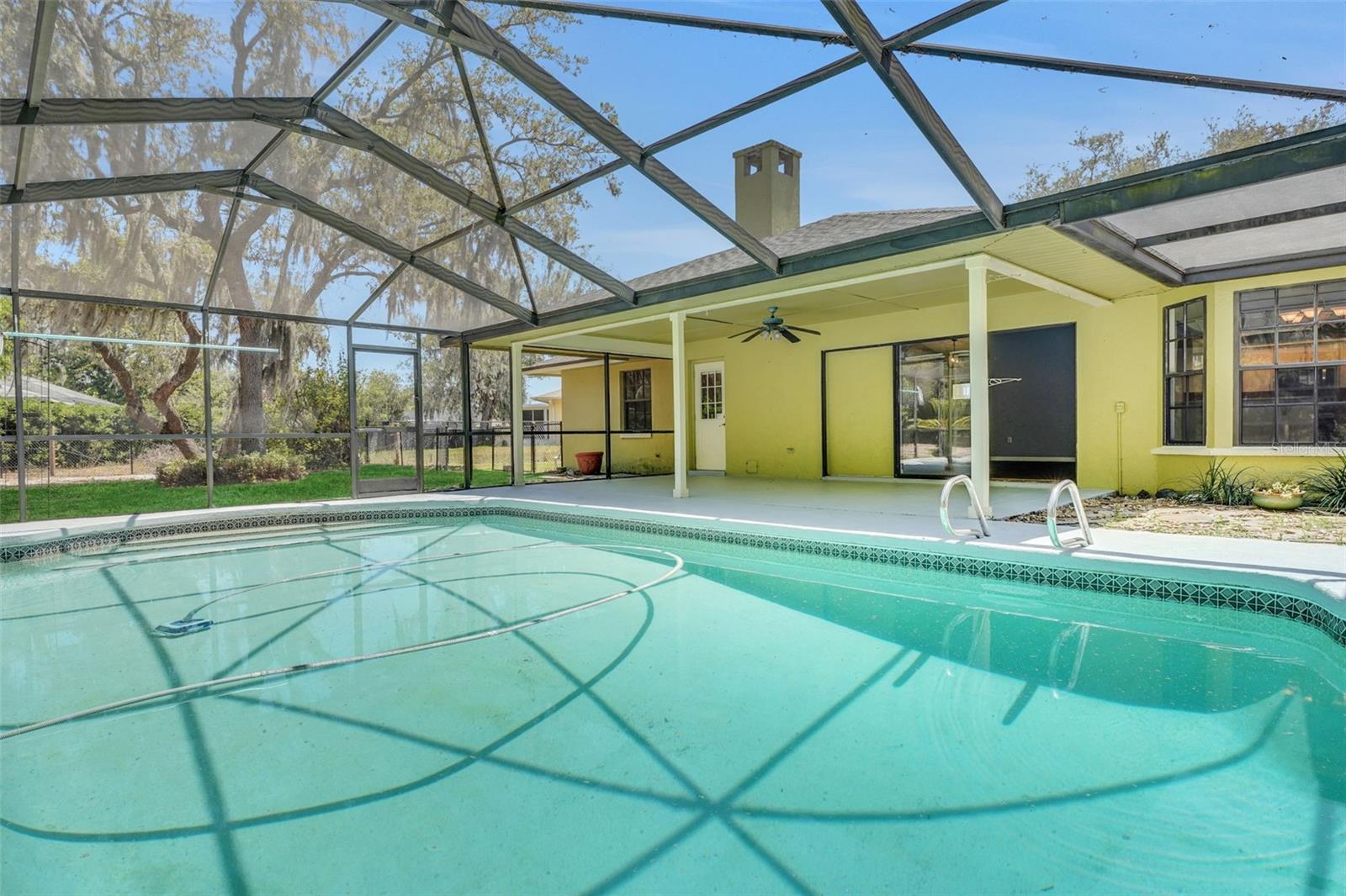 1226 LAKE LOOP