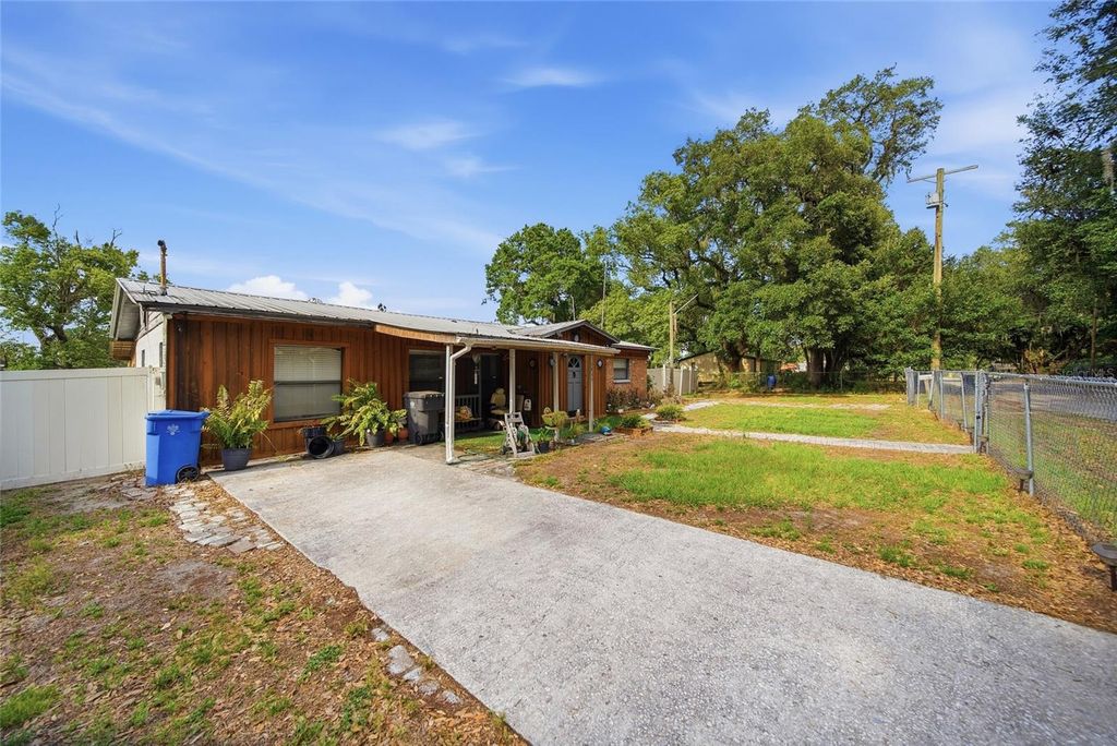 Photo of 1418 Mcgee Road, Plant City, FL 33565 (MLS # W7885676)