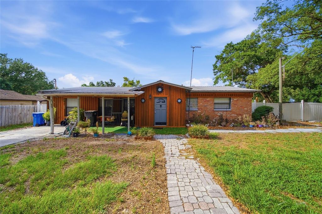 Photo of 1418 Mcgee Road, Plant City, FL 33565 (MLS # W7885676)