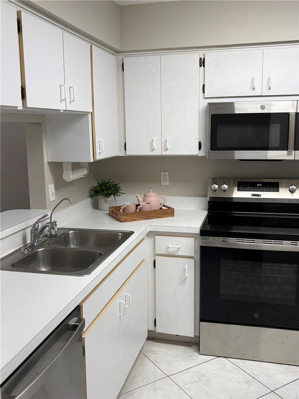 Photo of 120 Knollpoint Drive, Sun City Center, FL 33573 (MLS # TB8300226)