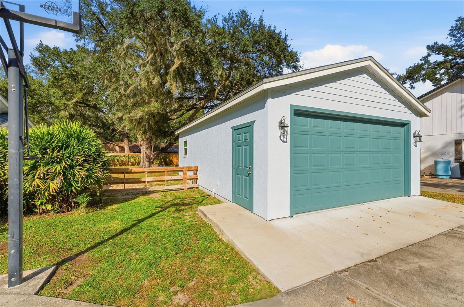 DEER BROOKE - Residential