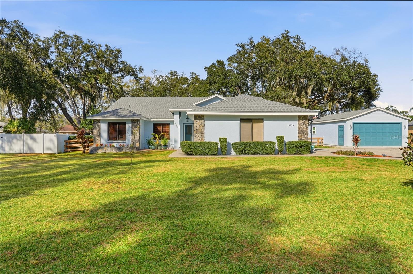 DEER BROOKE - Residential