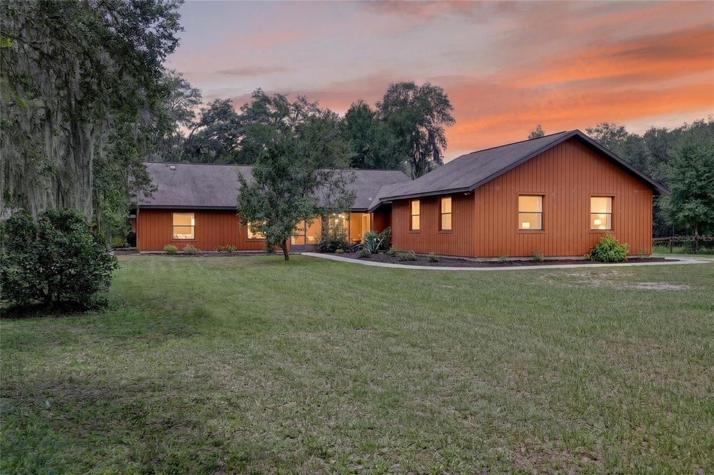 Photo of 10980 SW 128th Avenue, Dunnellon, FL 34432 (MLS # OM730063)