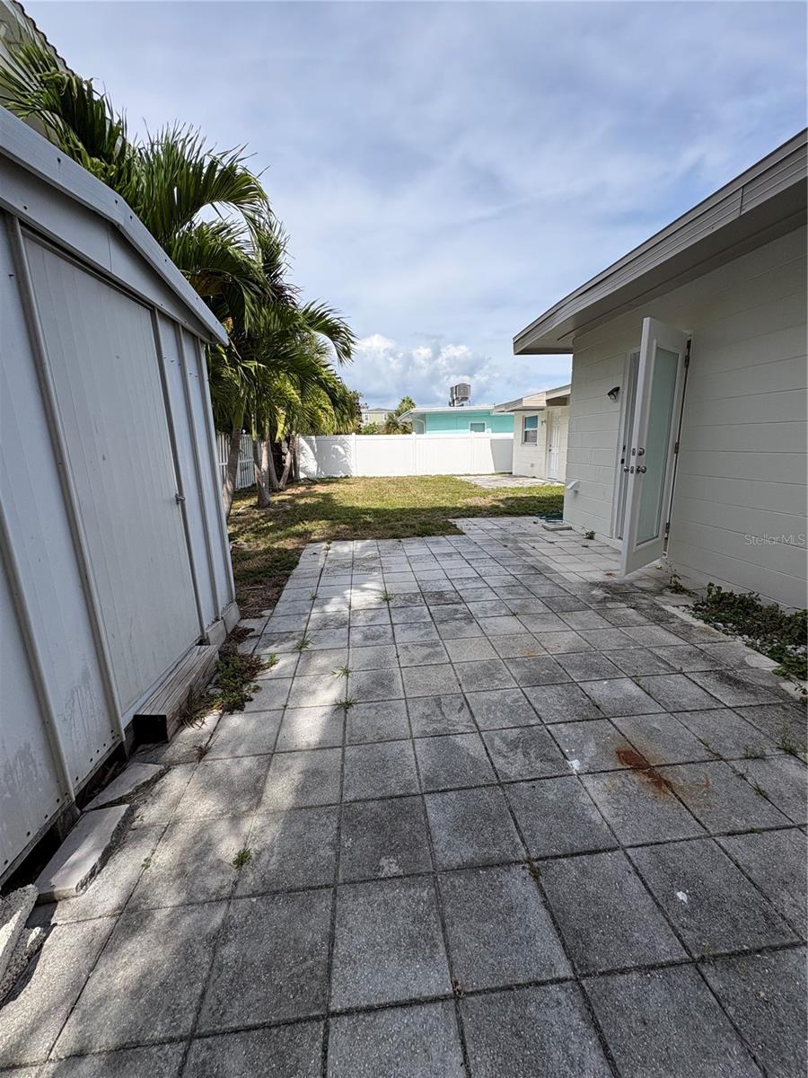 GAY SHORES - Residential Lease