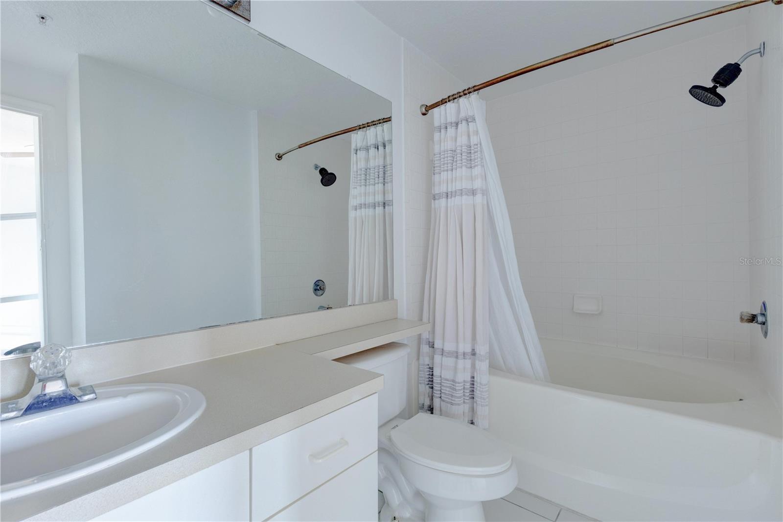 PALMS CLUB CONDO - Residential Lease