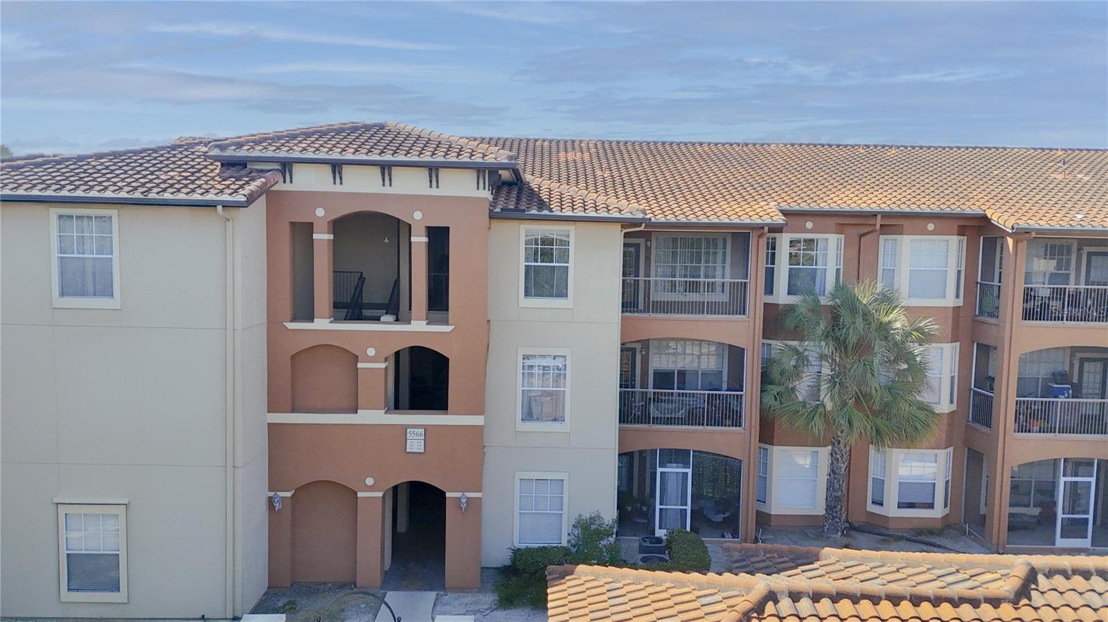 PALMS CLUB CONDO - Residential Lease