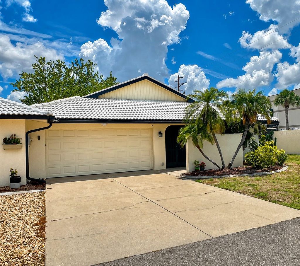 Photo of 14 Idle Sands Drive, Venice, FL 34293 (MLS # A4694130)