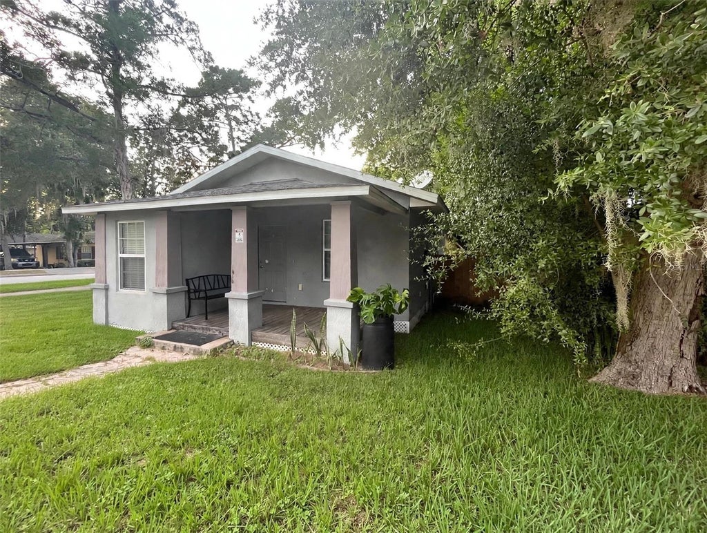 Photo of 1712 W Main Street, Leesburg, FL 34748 (MLS # G5115780)