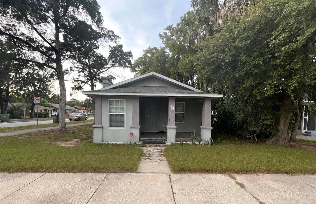 Photo of 1712 W Main Street, Leesburg, FL 34748 (MLS # G5115780)