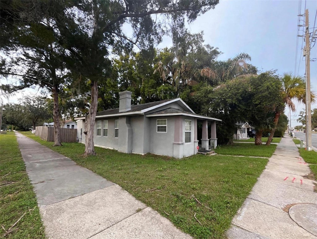 Photo of 1712 W Main Street, Leesburg, FL 34748 (MLS # G5115780)