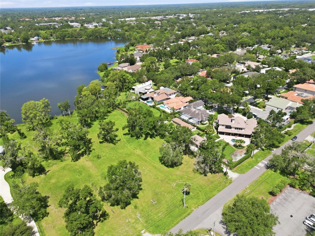 Photo of 13414 N Lincoln Avenue, Tampa, FL 33618 (MLS # TB8540420)