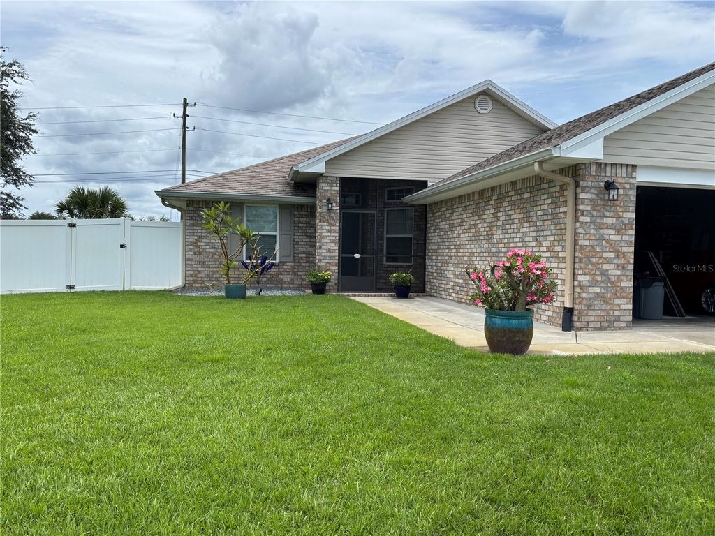 Photo of 17 Lamar Lane, Palm Coast, FL 32137 (MLS # G5100040)