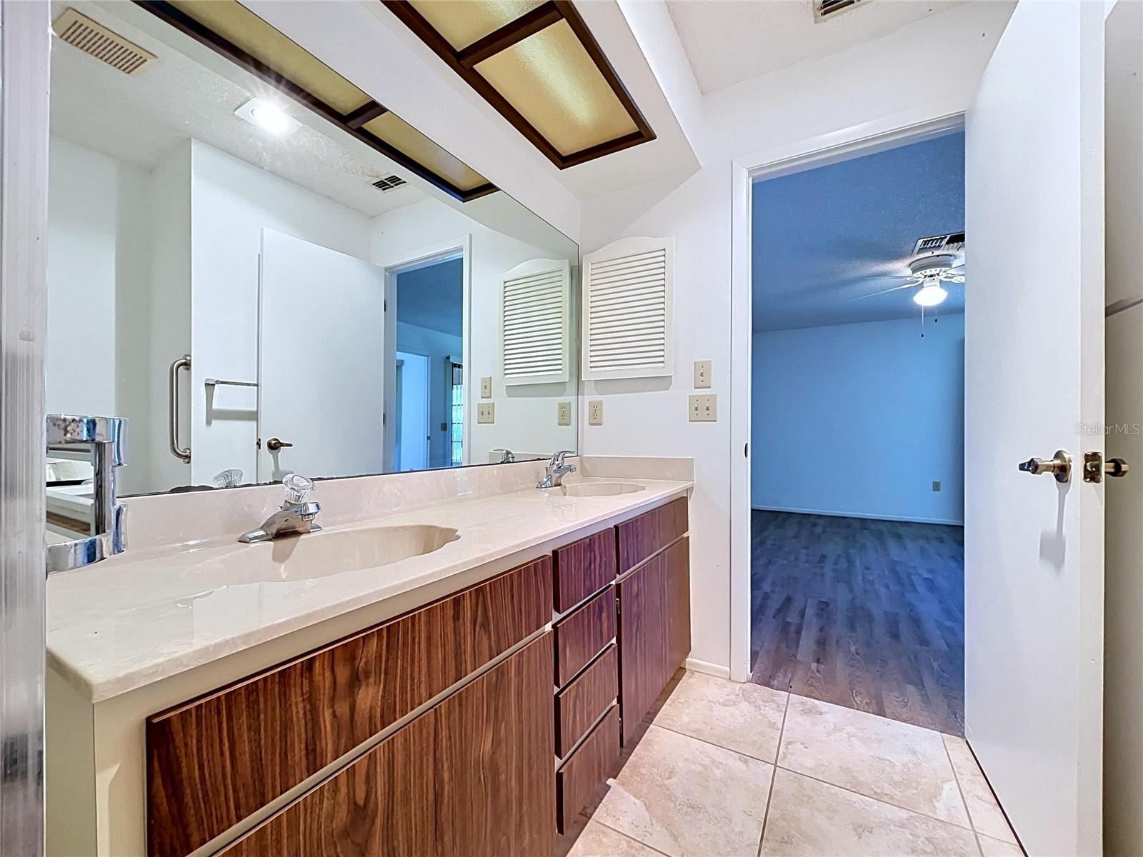 HERITAGE LAKE - Residential