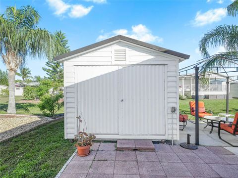 A home in LAKE WALES