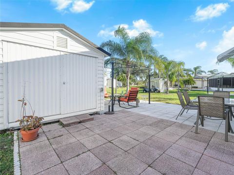 A home in LAKE WALES