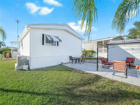 A home in LAKE WALES